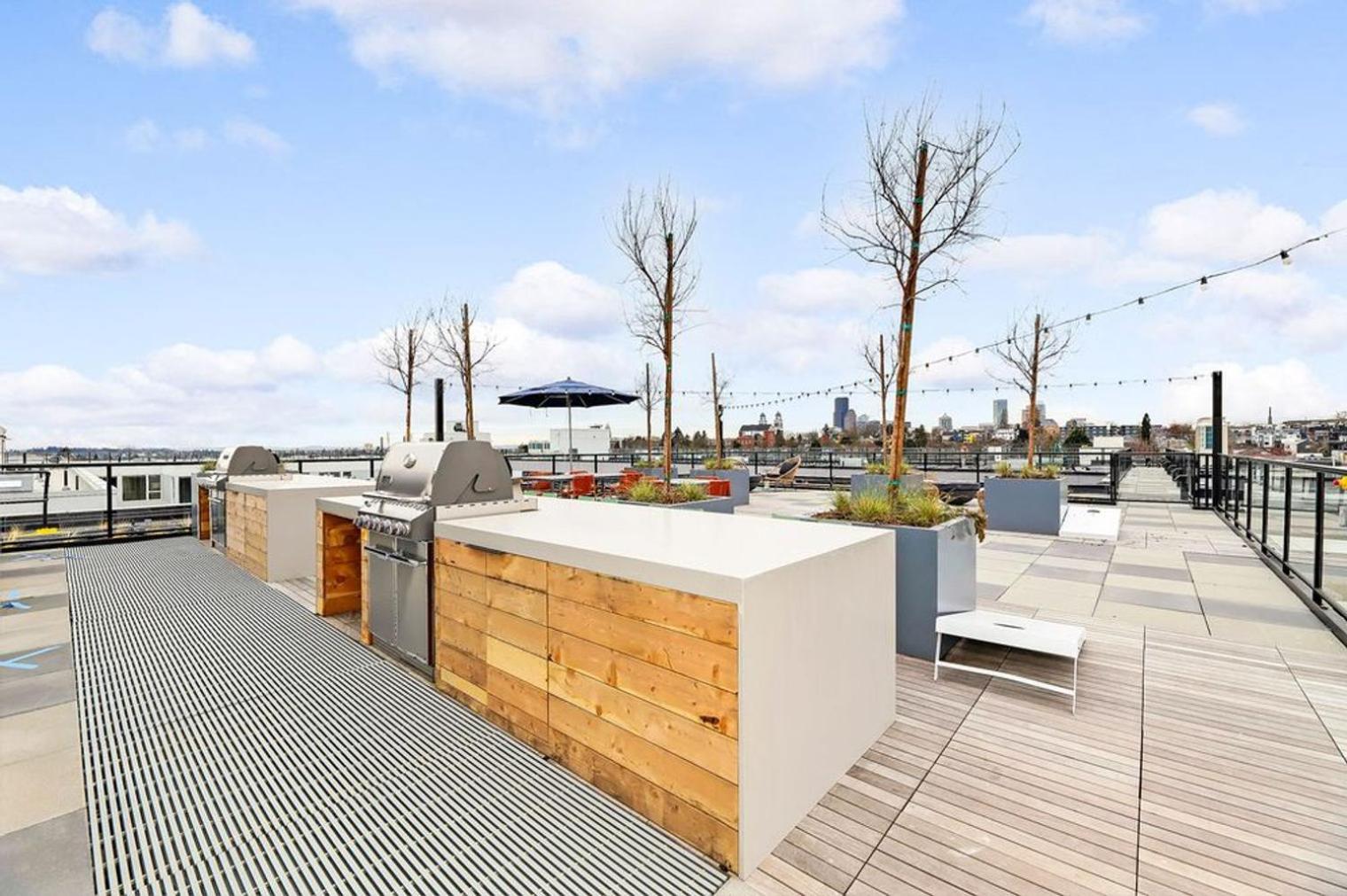 Blueground Dist Gym Yoga Roof Sea-730 * Seattle